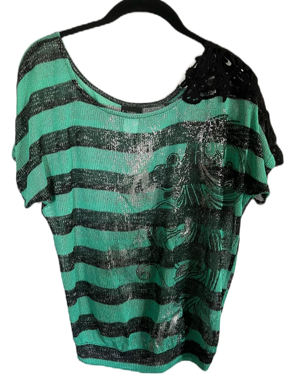 Buckle Daytrip Green & Black Striped Foil Scroll Crochet Accent Short Sleeve Top